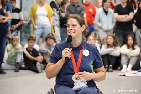 Nepozaben sprejem za bronasto Živo Lavrinc v rodnem Kamniku  (19)